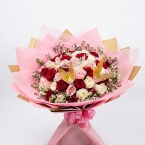 Ramo Elegante de 72 Rosas Surtidas con Corona y Mariposas en Cali