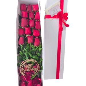 caja de carton elegante con 16 rosas rojas de exportacion follaje verde y topper de madera personalizado cali