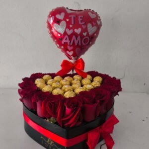 Caja en forma de corazón con marco de rosas rojas 21 bombones Ferrero Rocher y globo Te Amo Cali