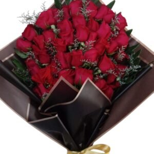 Ramo de 50 Rosas Rojas con Moño Satinado a Domicilio en Cali