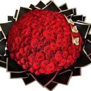 Ramo de lujo de 100 rosas rojas con papel coreano y mariposas en Cali
