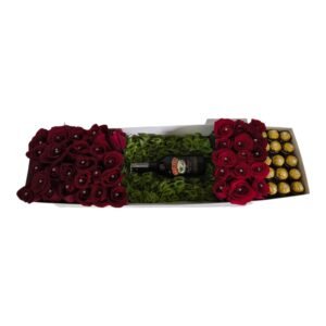 caja rectangular de 24 rosas rojas con apliques brillantes crema de whisky baileys 375ml 15 chocolates ferrero rocher y follaje verde cali